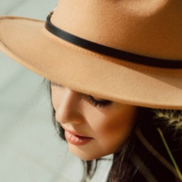 Meet your Posher, Adrianna - Picture 1 of 1